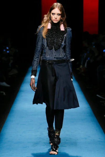 Look 32